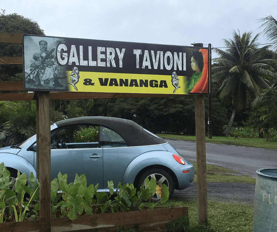 Gallery Tavioni sign. This is where you come to have your souvenirs made by a master carver